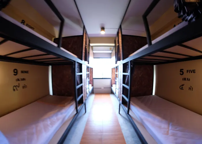 Hostel Hide *